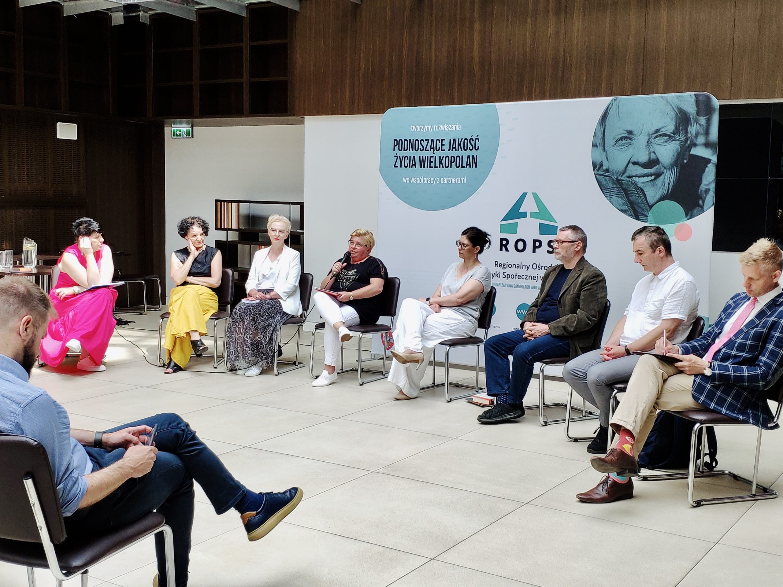 Na zdjęciu moderatorka panelu eksperckiego Karolina Cyran Juraszek wraz zaproszonymi gośćmi. 