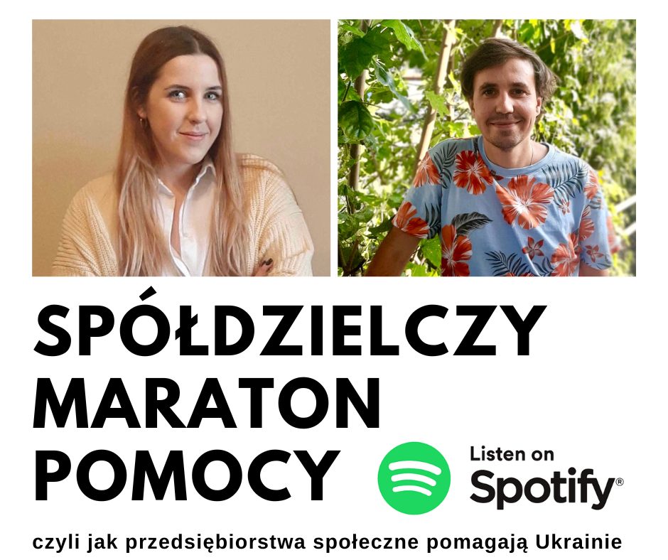 Grafika promująca podcast. Znajdują się na niej informacje zawarte w treści poniżej oraz zdjęcie osoby prowadzącej i gościa.