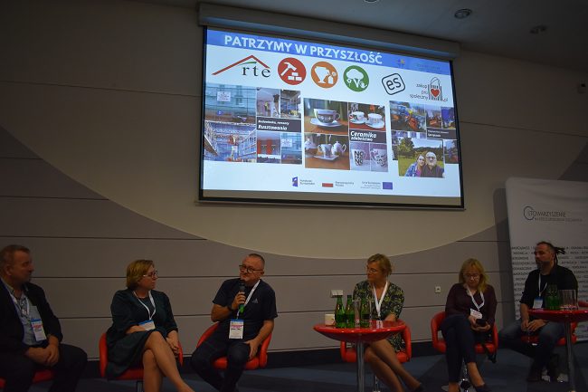 Dyskusja z przedstawicielami i przedstawicielkami spółdzielni socjalnej z całego kraju. 