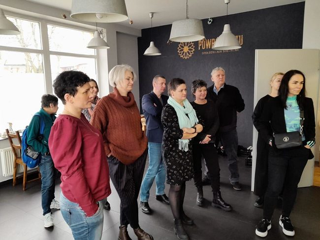Zdjęcie: Wizyta w Spółdzielni Socjalnej Powrócisz Tu w Turku. Na zdjęciu uczestnicy wizyty studyjnej.